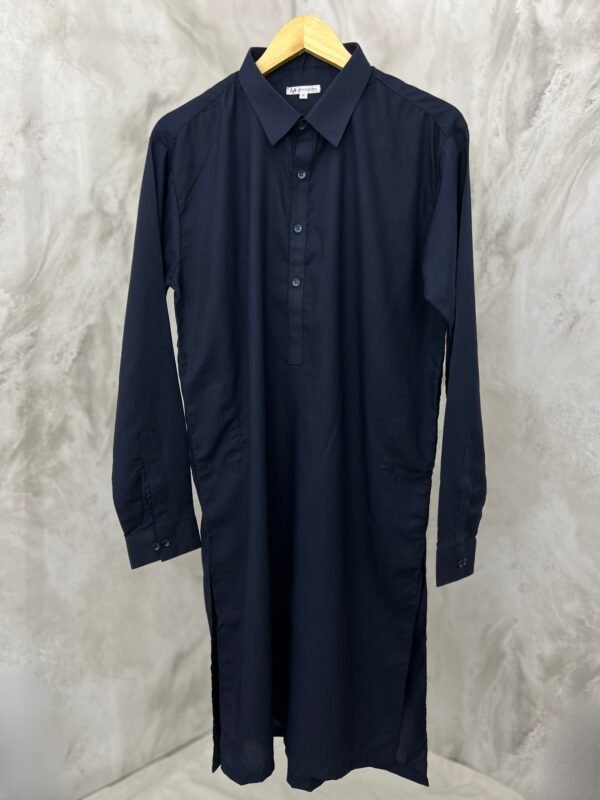 Signature Navy Blended Fabric Stitched Suit for Timeless Sophistication