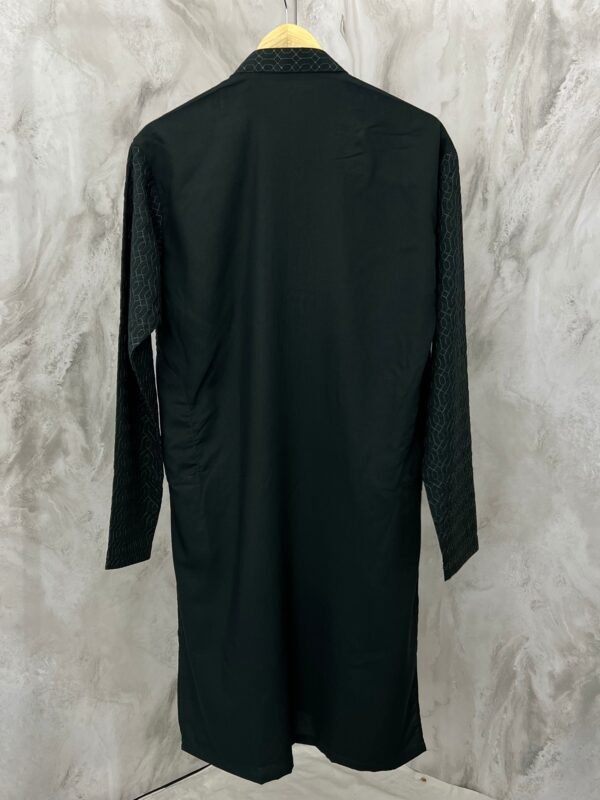 Signature Navy Blended Fabric Stitched Suit for Timeless Sophistication - Image 2